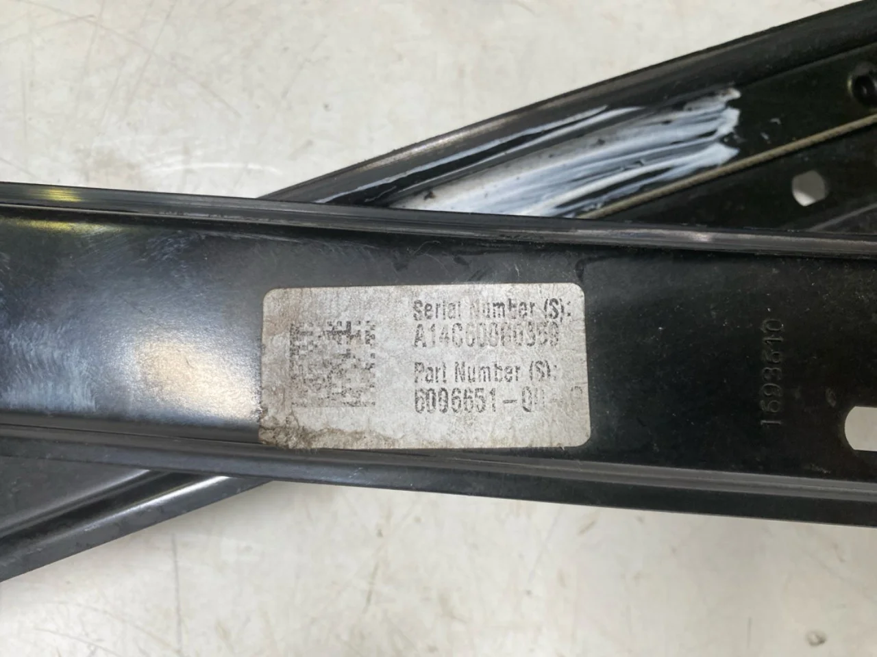 Tesla MODEL S 2013- Electric window regulator, complete view 4
