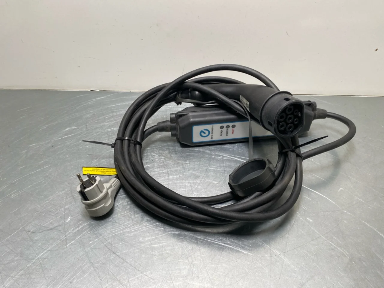 Nissan LEAF 2017-24 Battery charger view 2