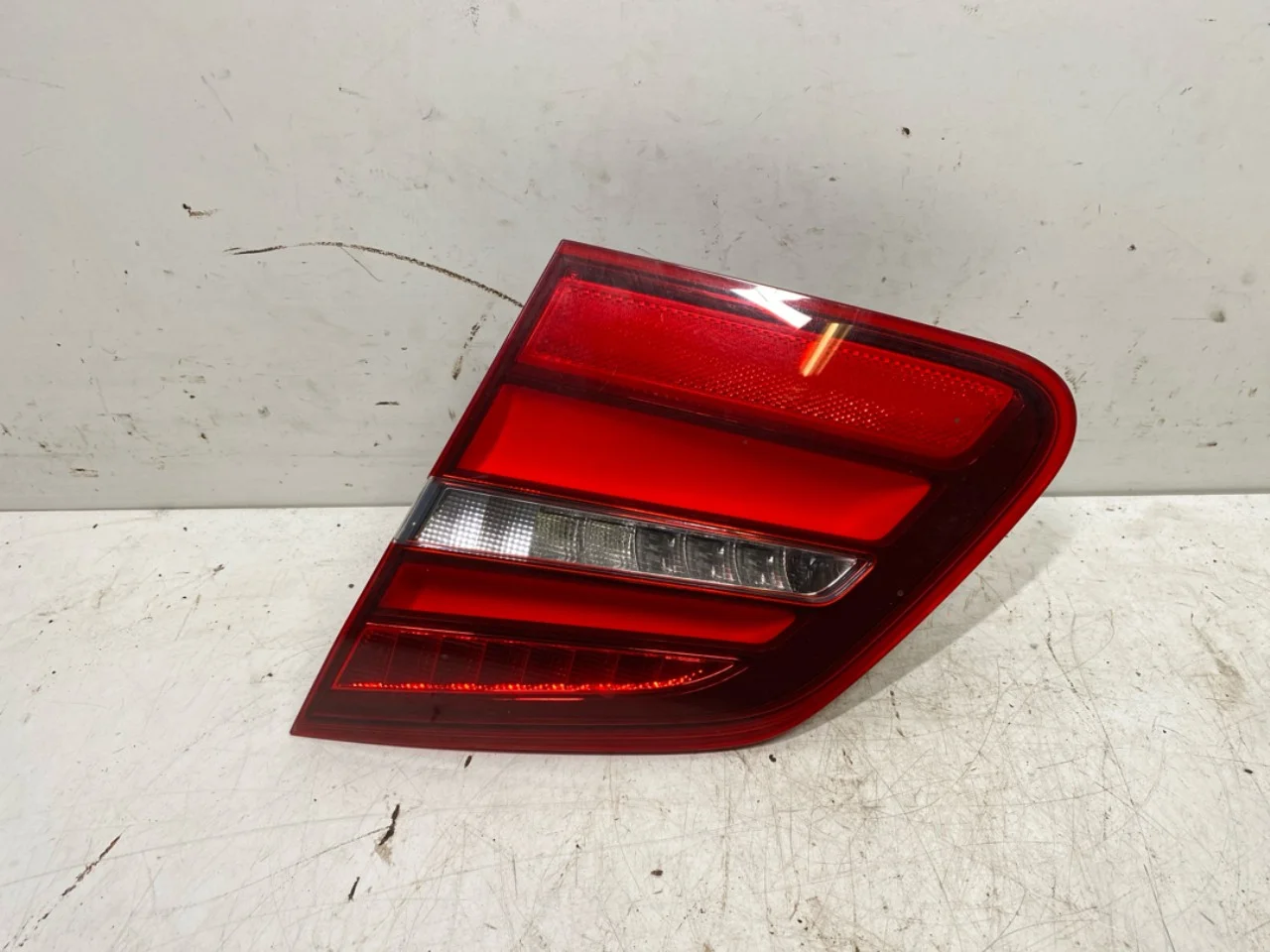 Mercedes B 180-200 W246/W242 2012-19 Hátsó lámpa, jobb, csomagtérajtón (belső)