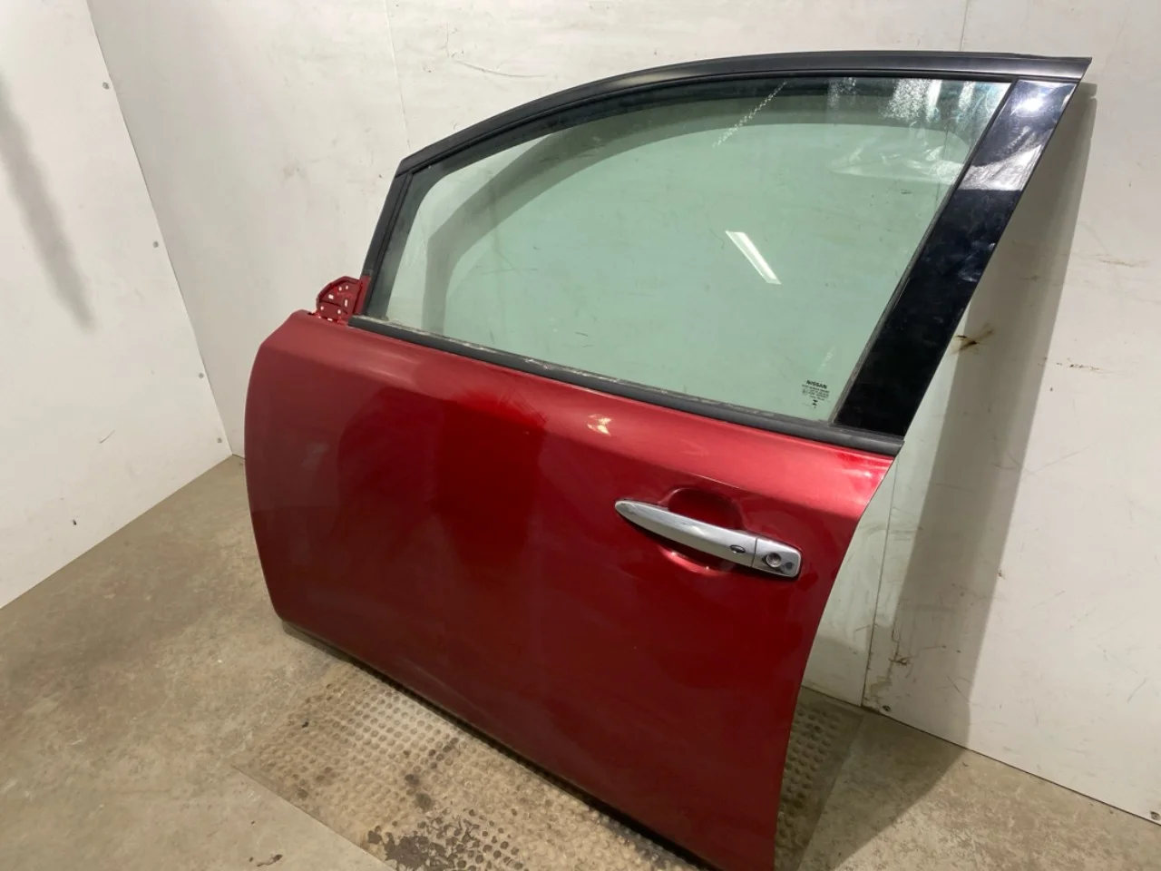 Nissan LEAF 2017-24 Ușă, 4 uși, față stânga vedere 3