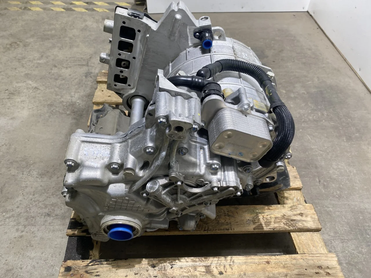 Mercedes EQS SUV X296 2022- Elektromos motor, első view 3