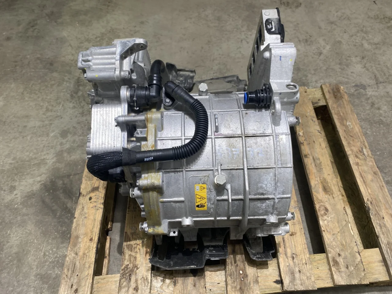 Mercedes EQS SUV X296 2022- Elektromos motor, első view 4