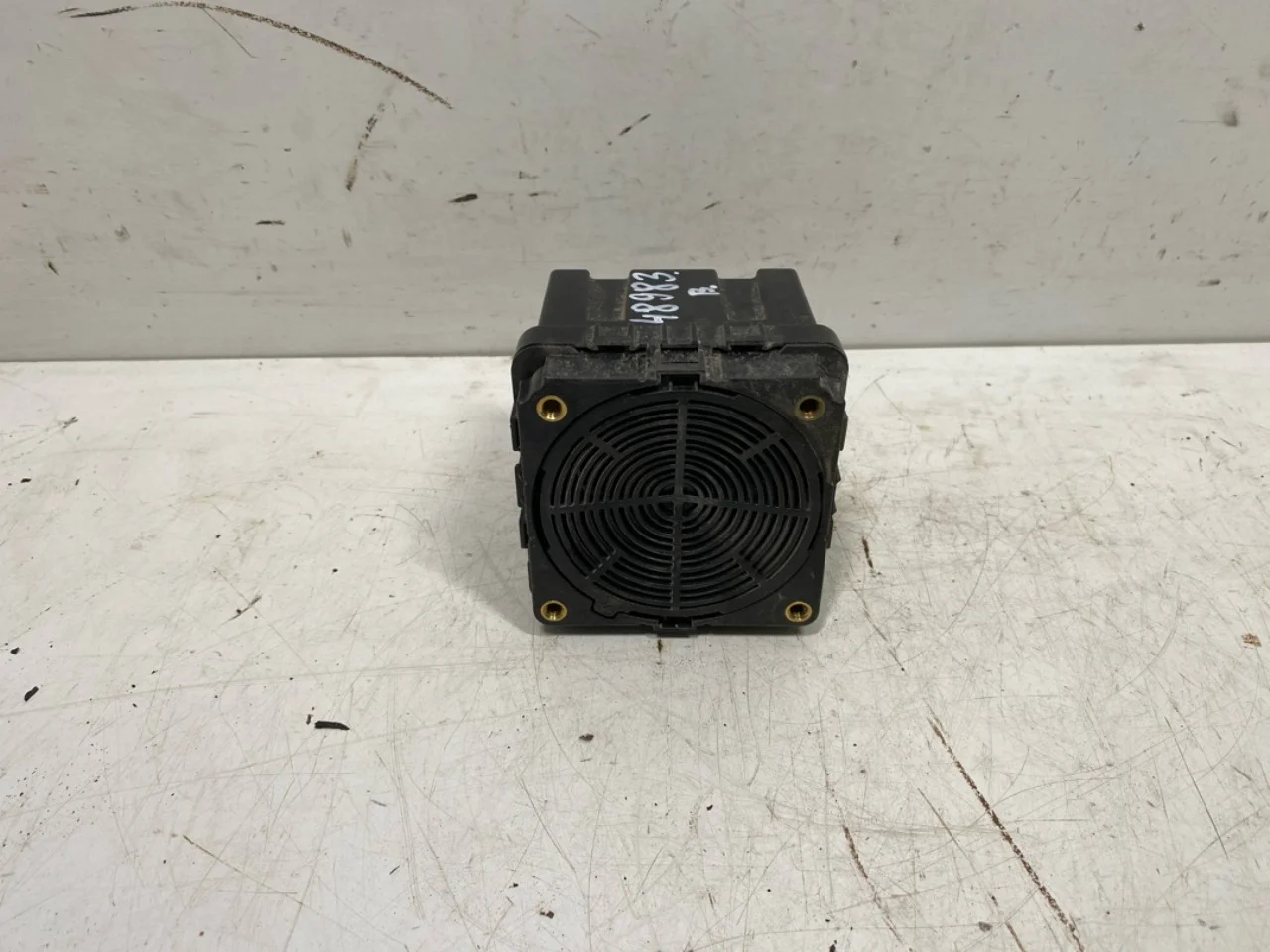 Mercedes EQA H243 2021- Motorhang hangszóró (elektromos autó)