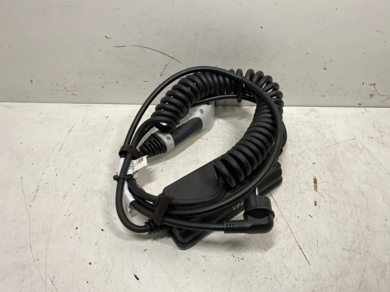Mercedes EQA H243 2021- Battery charger view 3