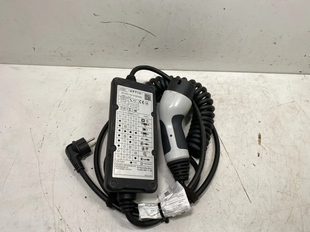 Mercedes EQA H243 2021- Battery charger view 4