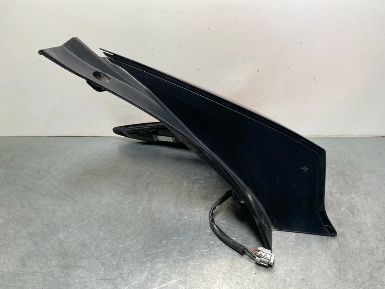 Nissan LEAF 2017-24 Right tail light view 2