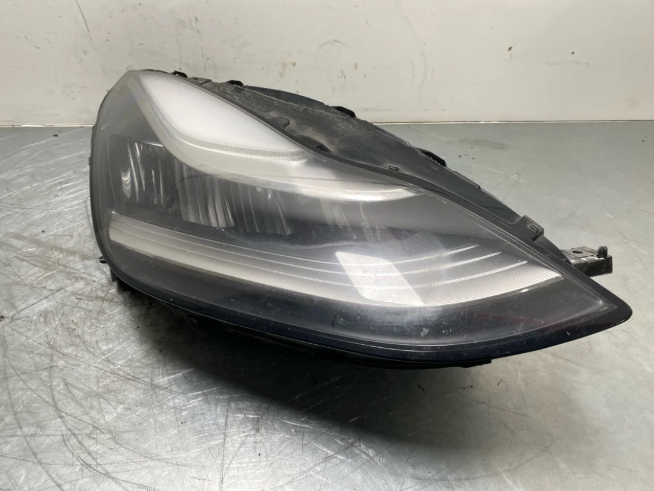Tesla MODEL 3 2017--> Fényszóró, jobb