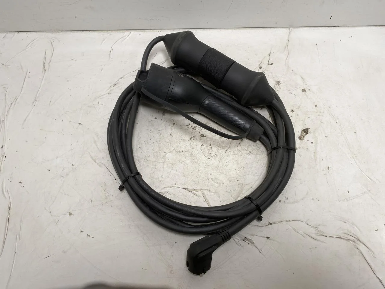 Volvo XC40/RECHARGE 2018- Battery charger