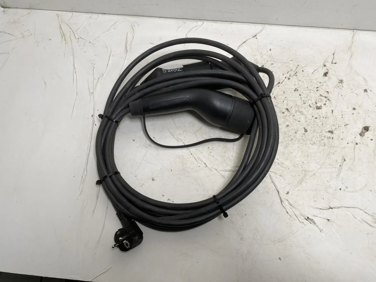 Volvo XC40/RECHARGE 2018- Battery charger view 2