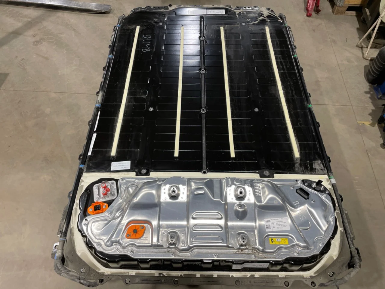 Tesla MODEL Y 2021- High-voltage battery view 2
