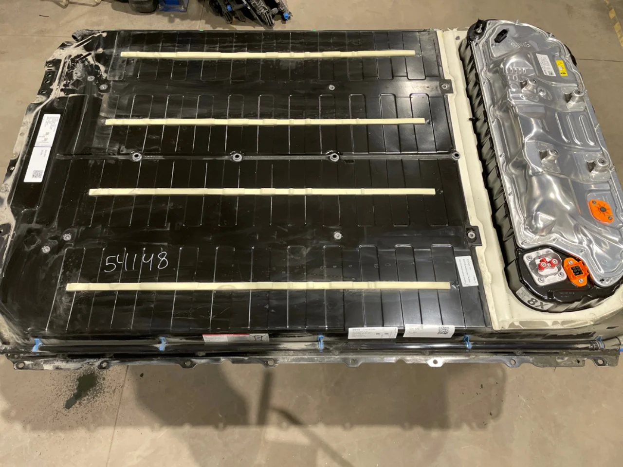 Tesla MODEL Y 2021- High-voltage battery view 3
