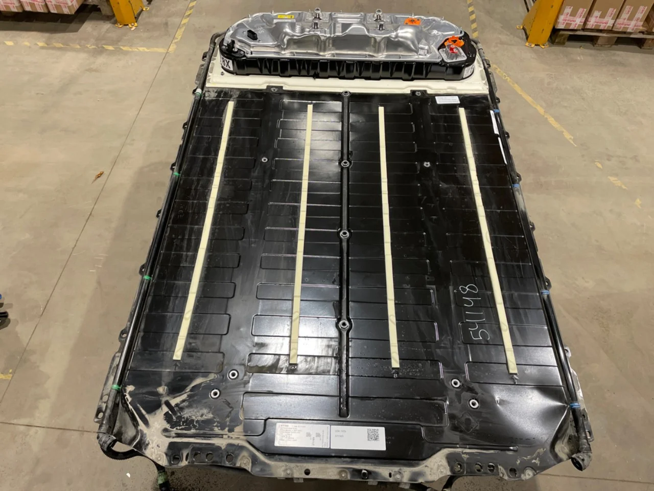 Tesla MODEL Y 2021- High-voltage battery view 4