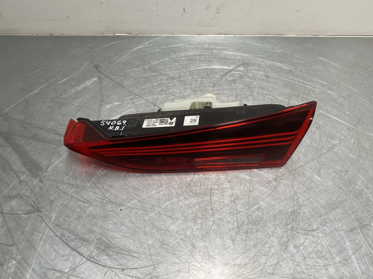 BMW I4 G26 2021-> Right tail light on tailgate, inner view 2
