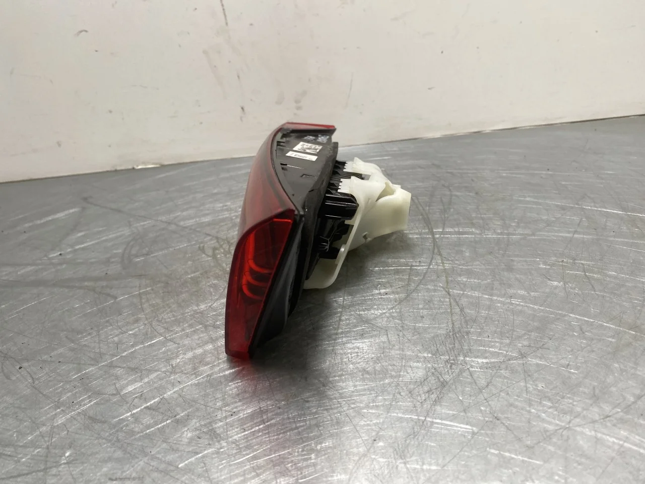 BMW I4 G26 2021-> Right tail light on tailgate, inner view 3