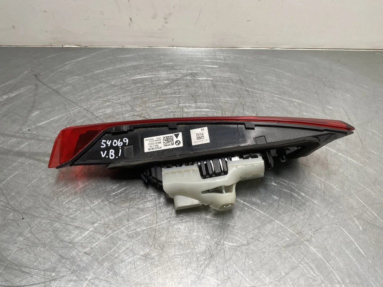 BMW I4 G26 2021-> Rear light, left, on tailgate (inner) view 2