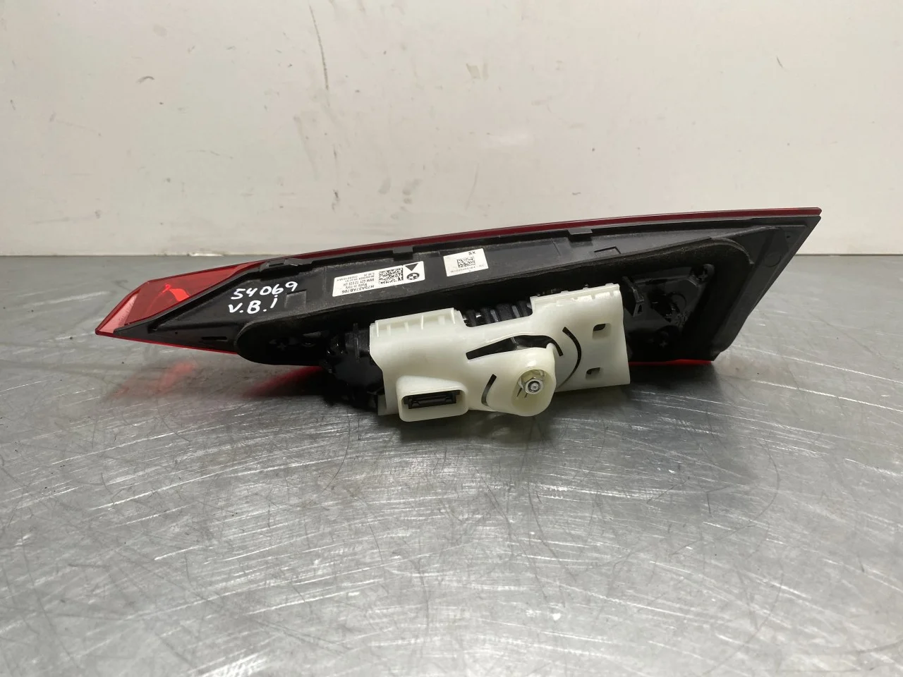 BMW I4 G26 2021-> Rear light, left, on tailgate (inner) view 3