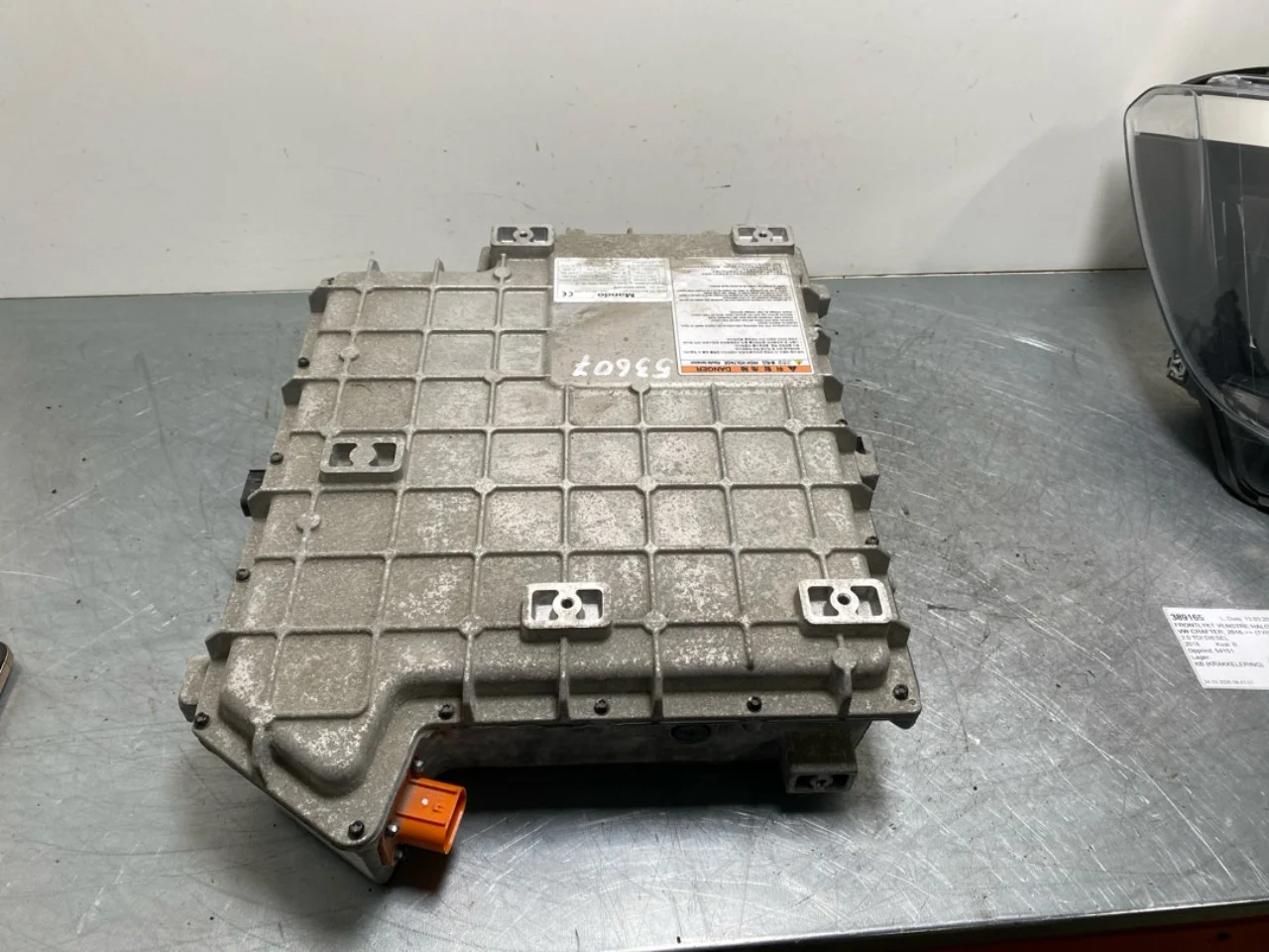 Kia SOUL 2009- Battery charger