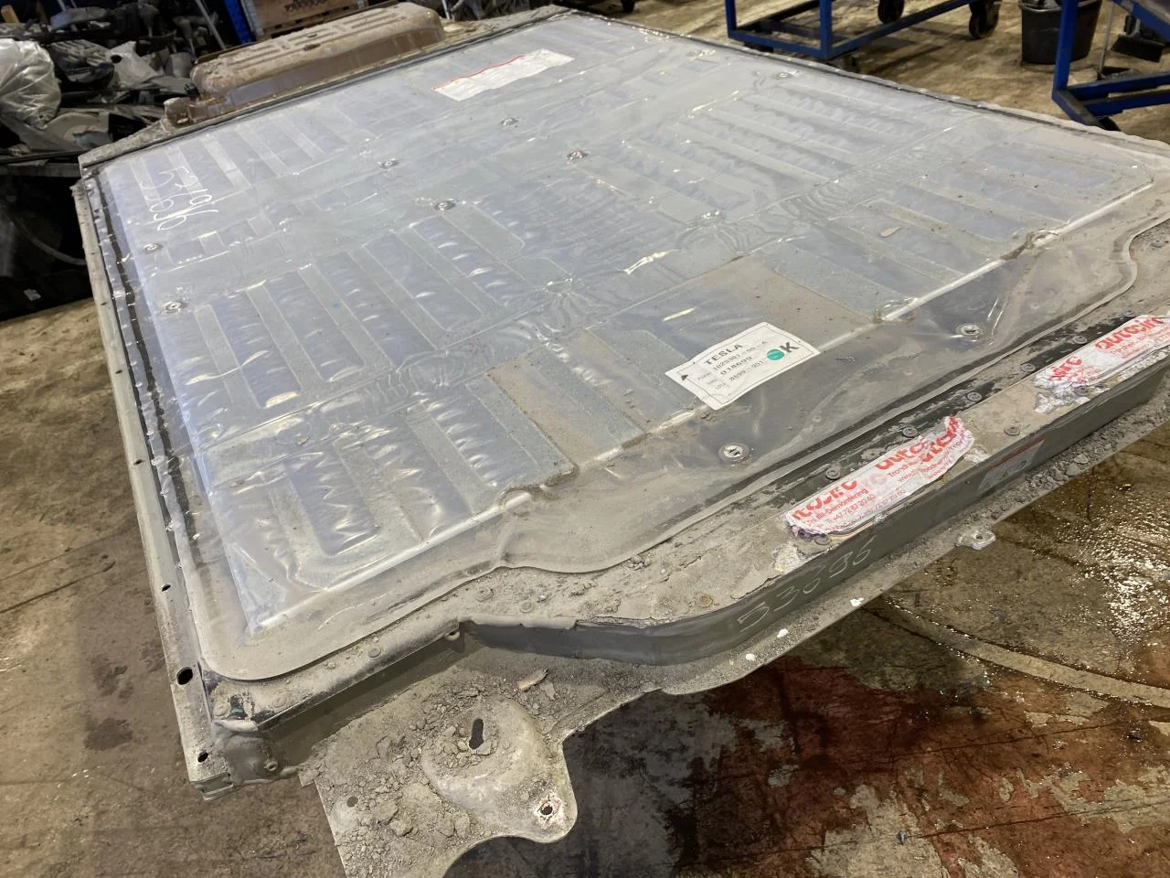 Tesla MODEL S 2013- High-voltage battery view 2