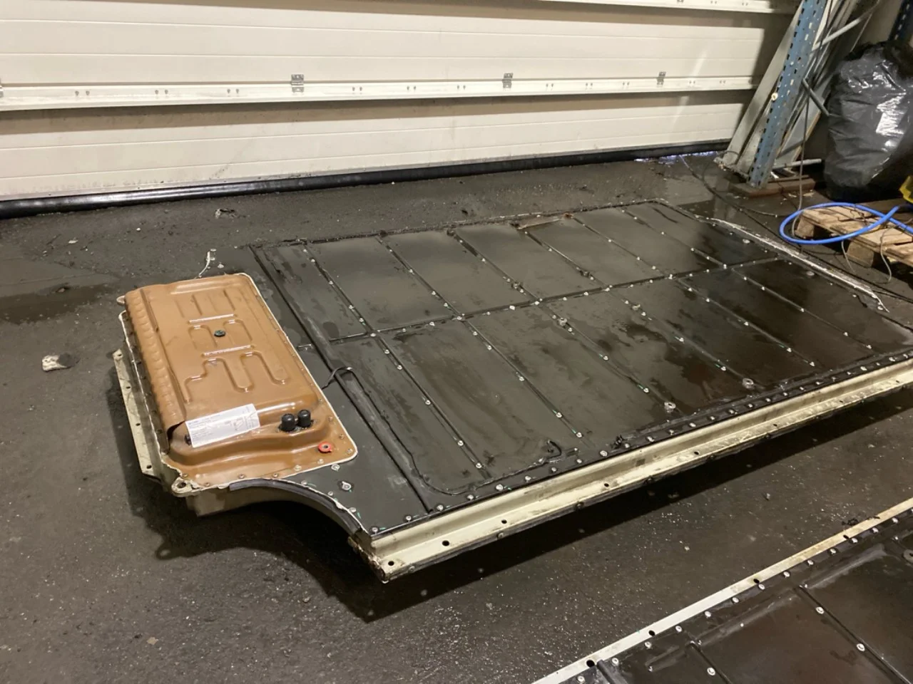 Tesla MODEL S 2013- High-voltage battery view 4