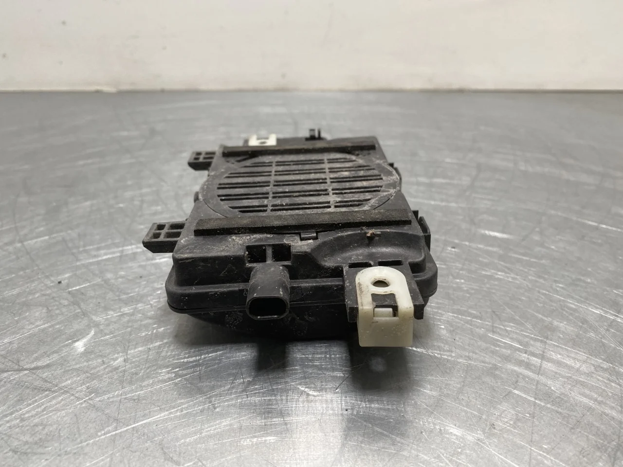 BMW I4 G26 2021-> Difuzor sunet motor vedere 4