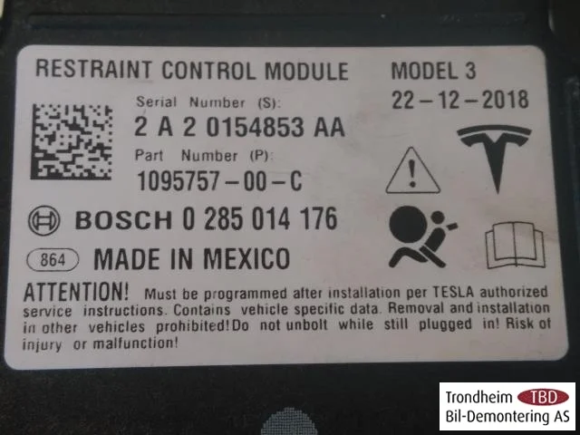 Tesla MODEL 3 2017--> Airbag control unit view 2