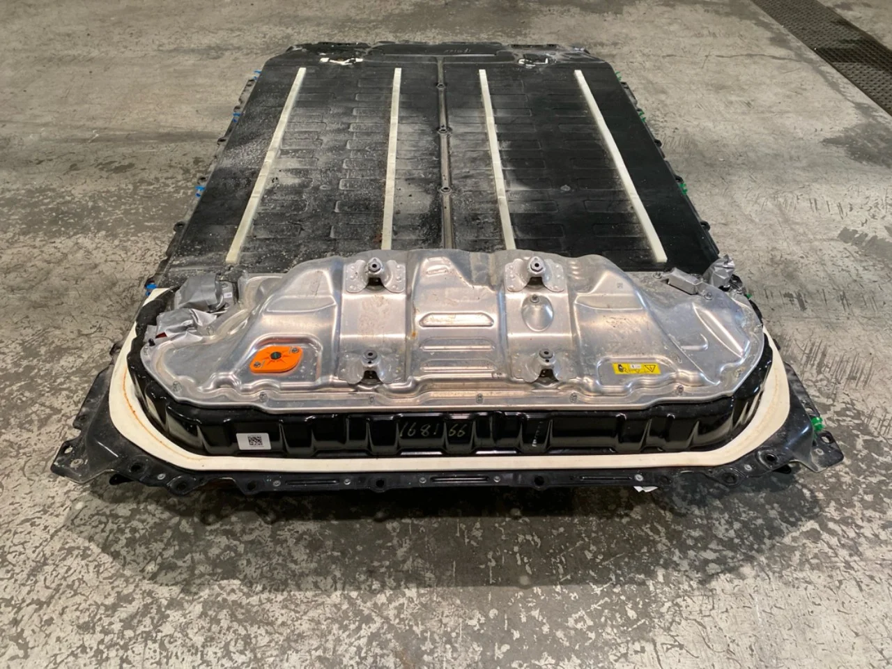 Tesla MODEL 3 2017--> High-voltage battery view 4