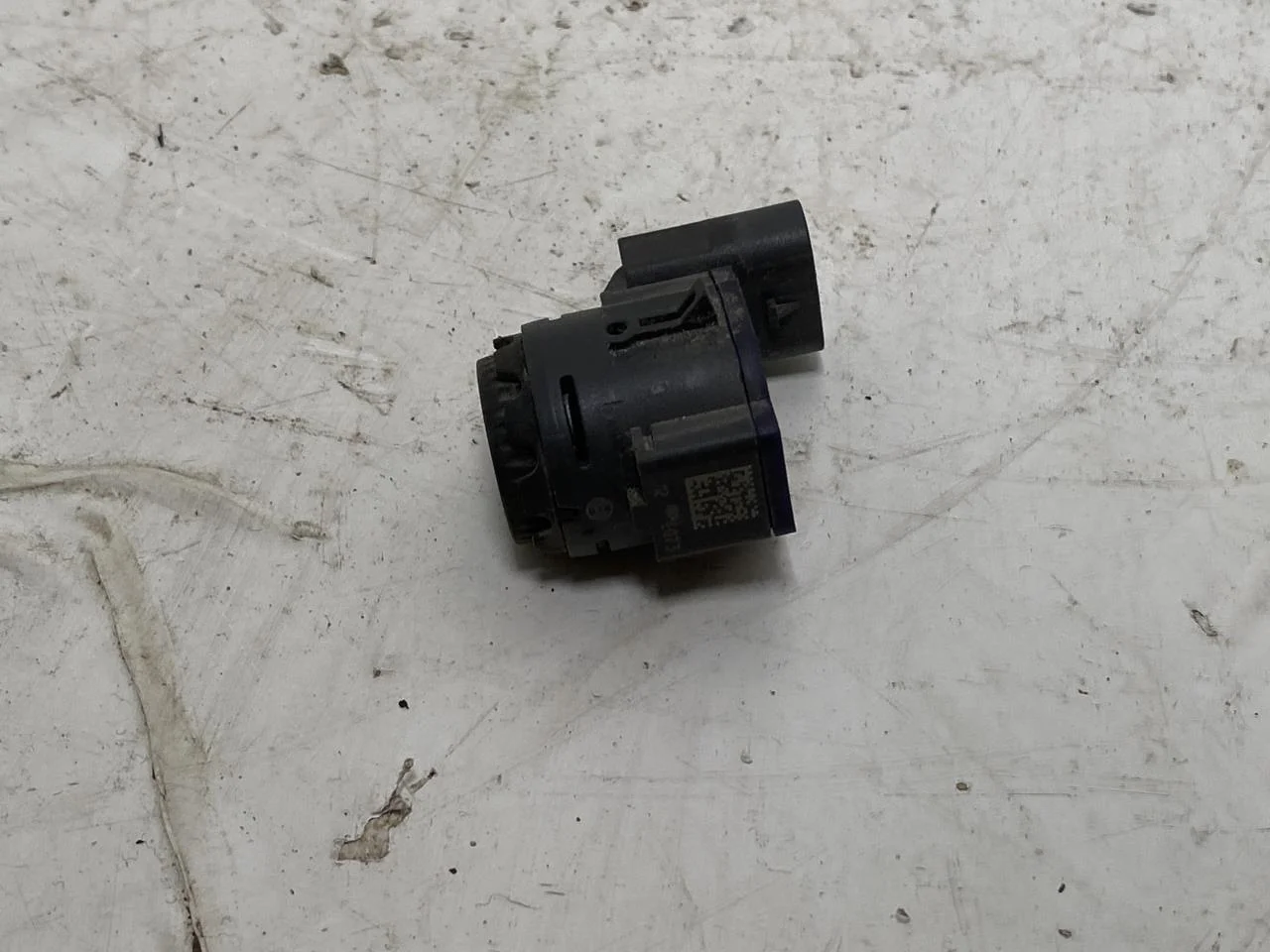 Volvo XC40/RECHARGE 2018- Front parking sensor view 2