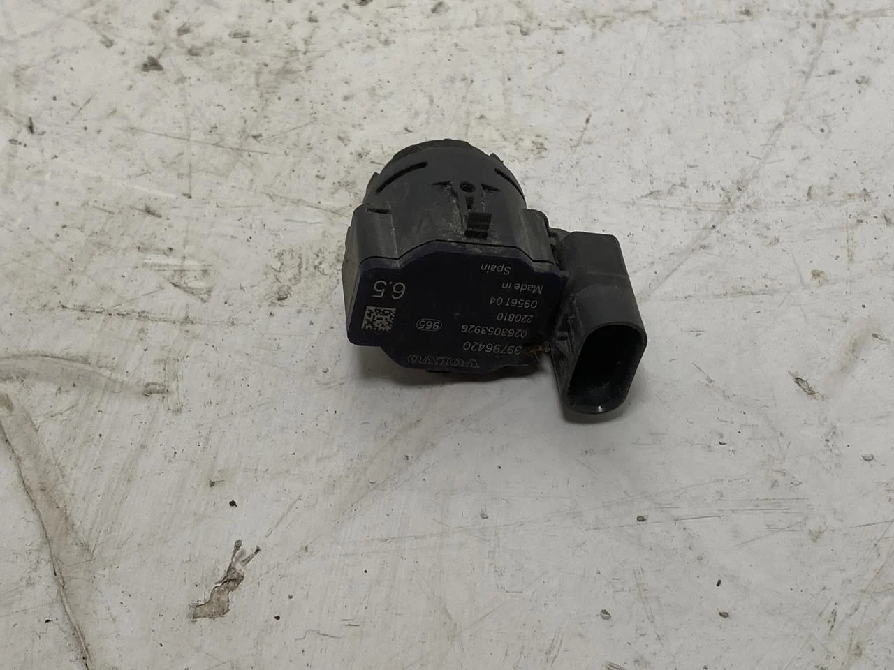 Volvo XC40/RECHARGE 2018- Front parking sensor view 3