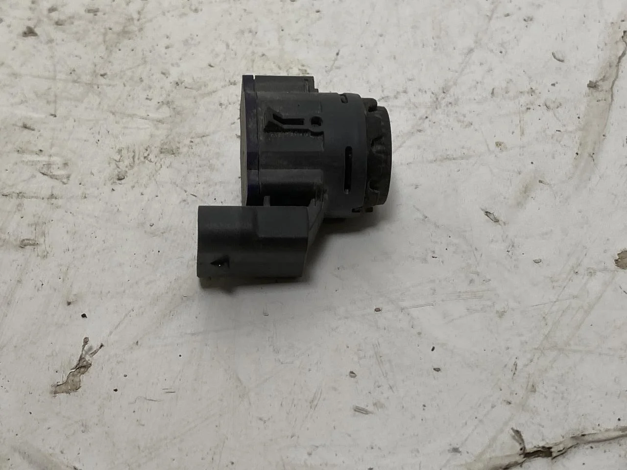 Volvo XC40/RECHARGE 2018- Front parking sensor view 4