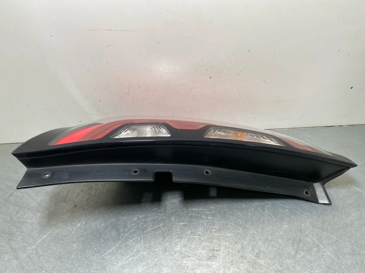 Kia SOUL 2009- Left tail light view 2