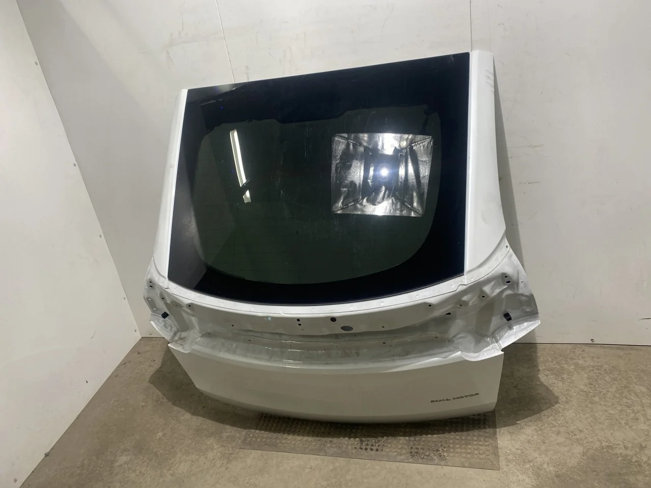 Tesla MODEL Y 2021- Tailgate, estate