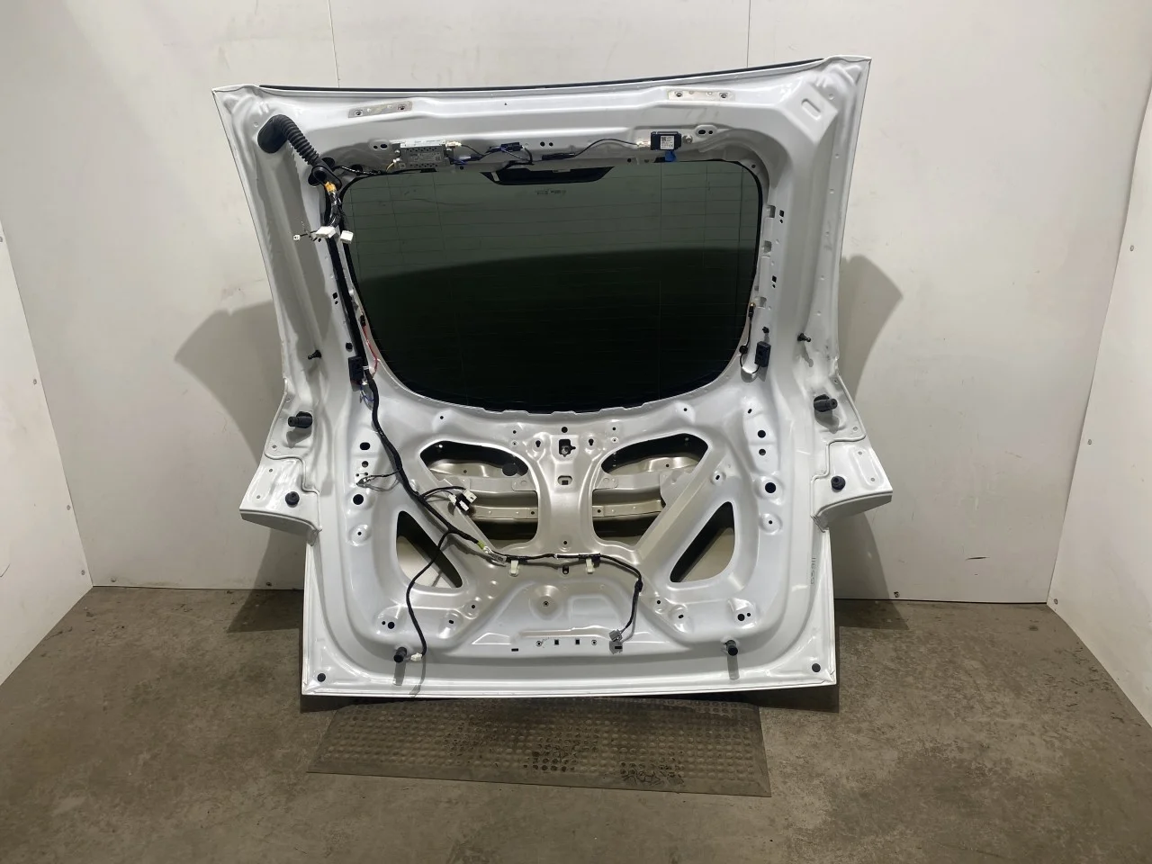 Tesla MODEL Y 2021- Hayon, break vedere 2