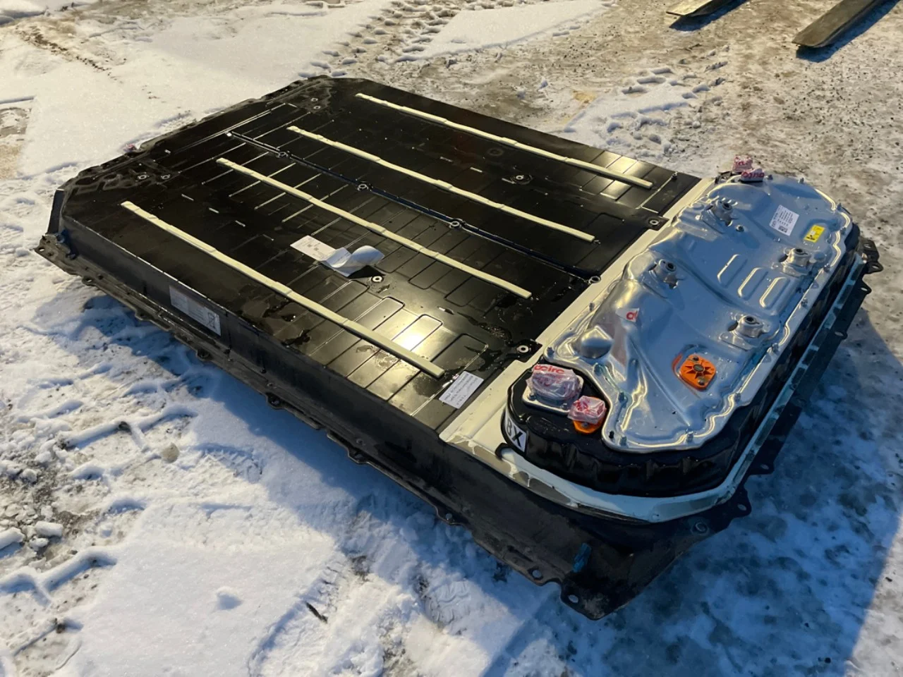 Tesla MODEL Y 2021- High-voltage battery view 2