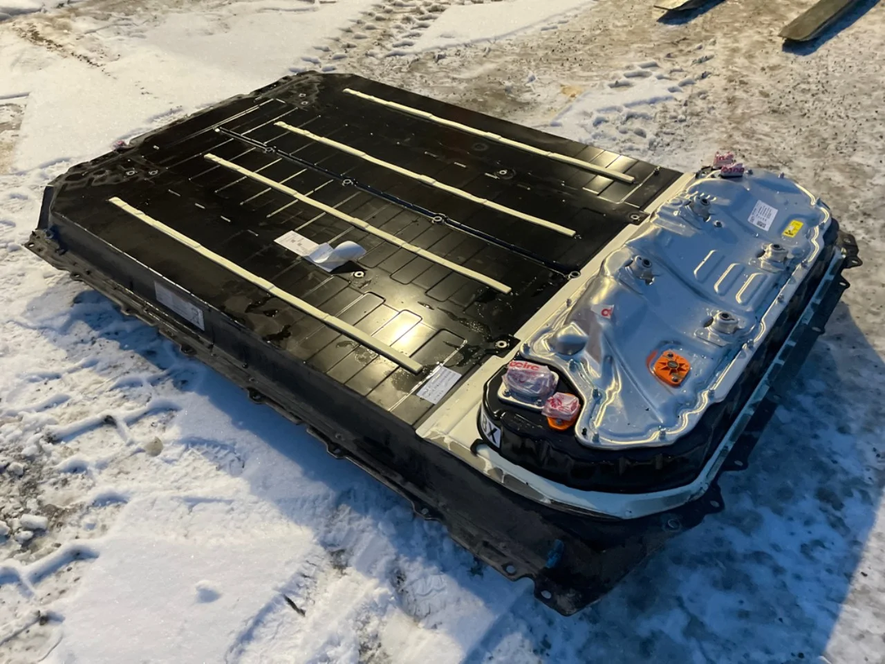 Tesla MODEL Y 2021- High-voltage battery view 3