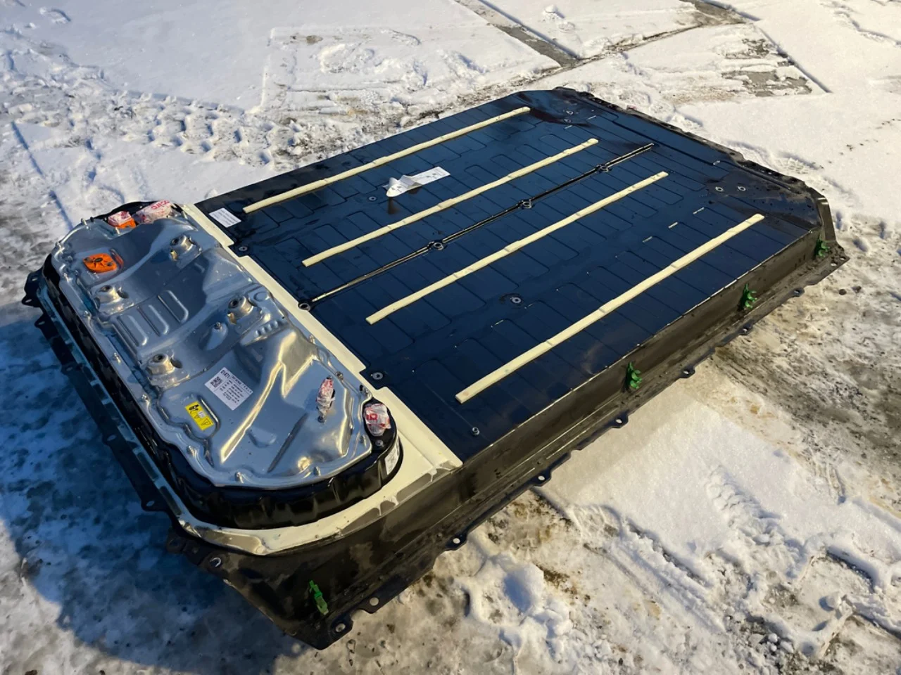 Tesla MODEL Y 2021- High-voltage battery view 4