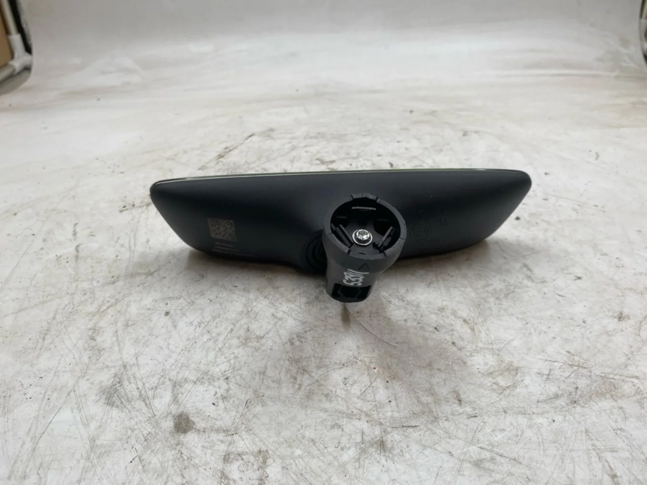 Tesla MODEL Y 2021- Interior rear-view mirror view 2