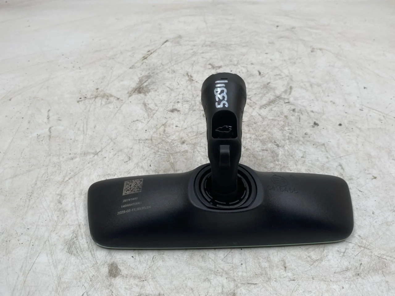 Tesla MODEL Y 2021- Interior rear-view mirror view 3