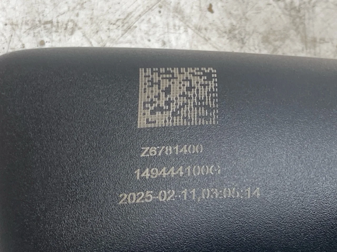 Tesla MODEL Y 2021- Interior rear-view mirror view 4