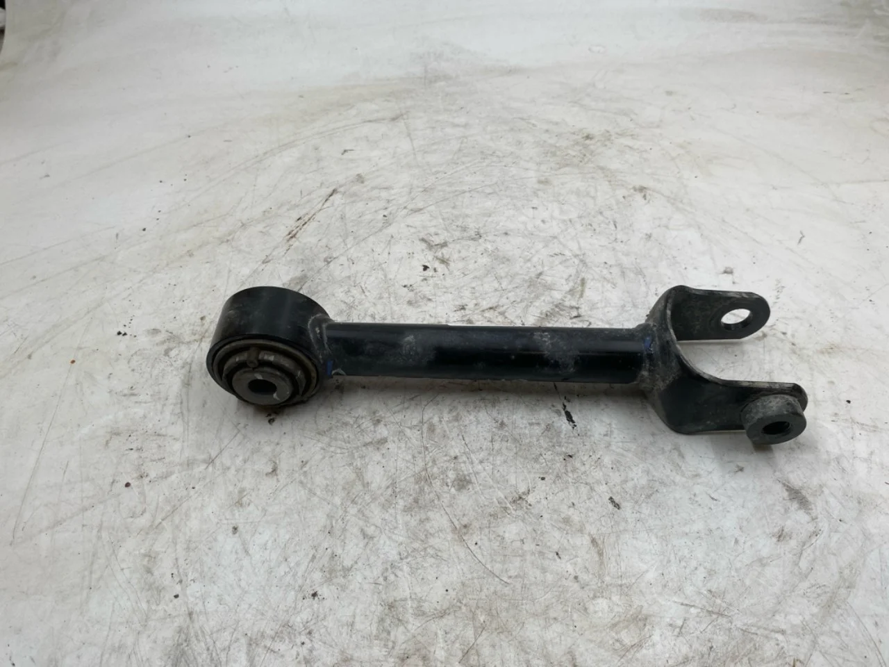 Tesla MODEL Y 2021- Control arm, rear right view 2