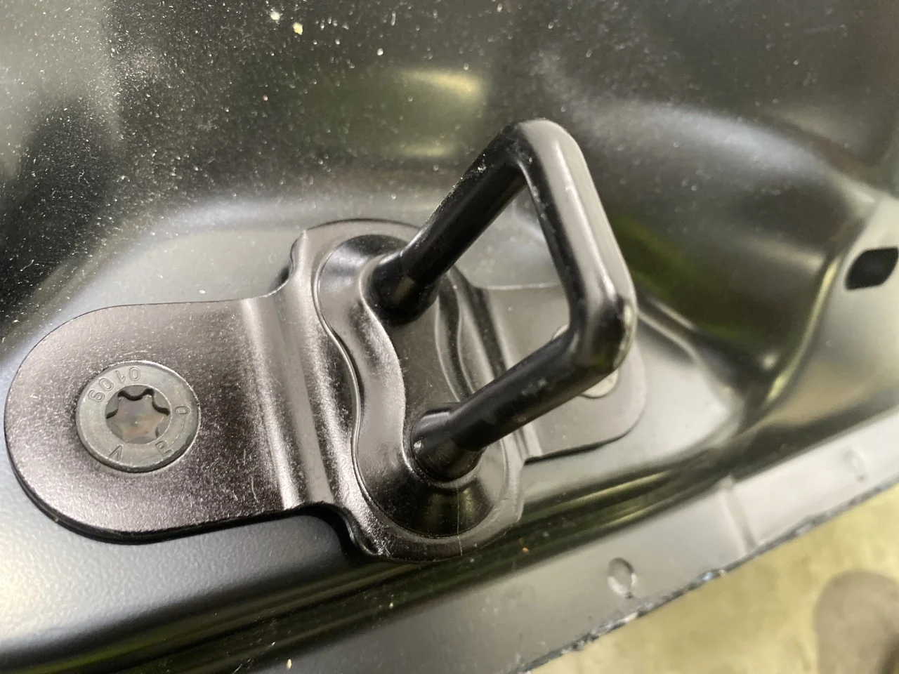 Tesla MODEL Y 2021- Csomagtérajtó zár nézet 2