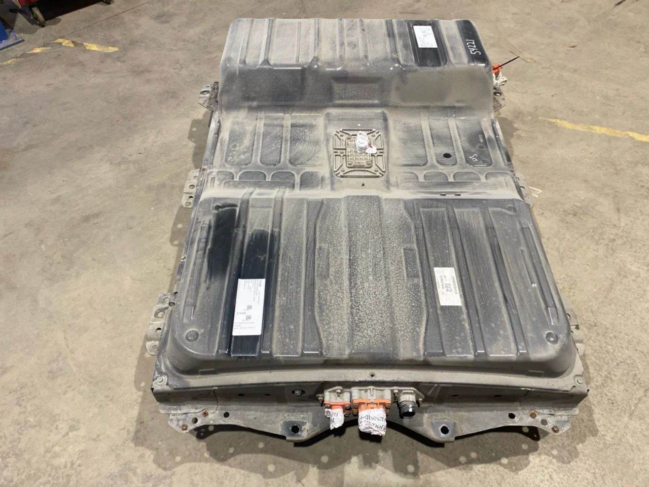 Nissan LEAF 2017-24 High-voltage battery view 2