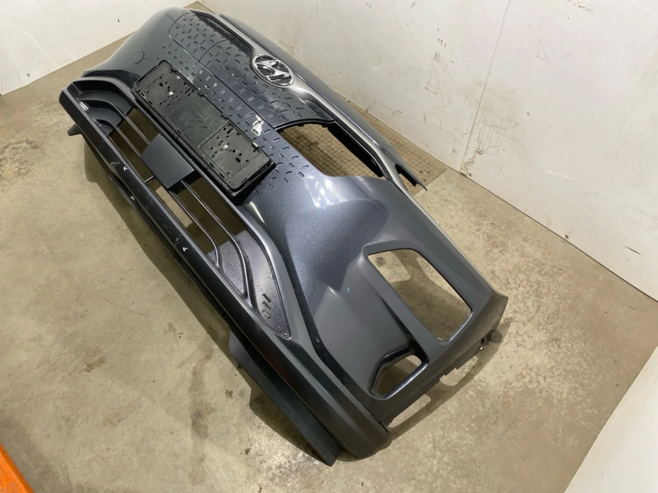 Hyundai KONA / ELECTRIC 2018-23 Front bumper view 3