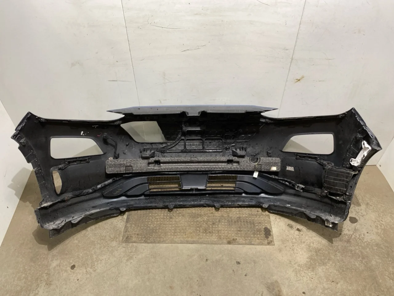 Hyundai KONA / ELECTRIC 2018-23 Front bumper view 4