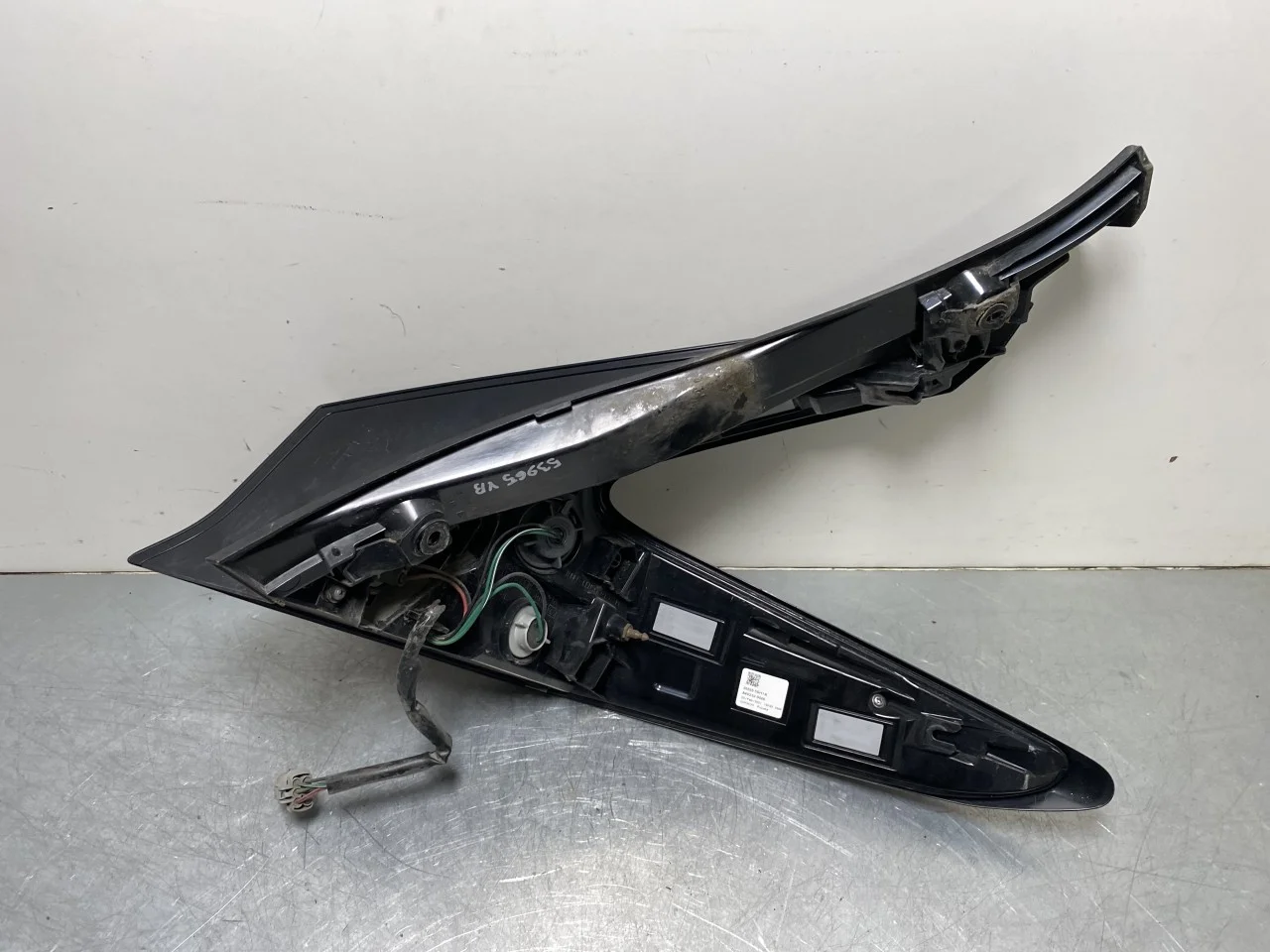 Nissan LEAF 2017-24 Left tail light view 4