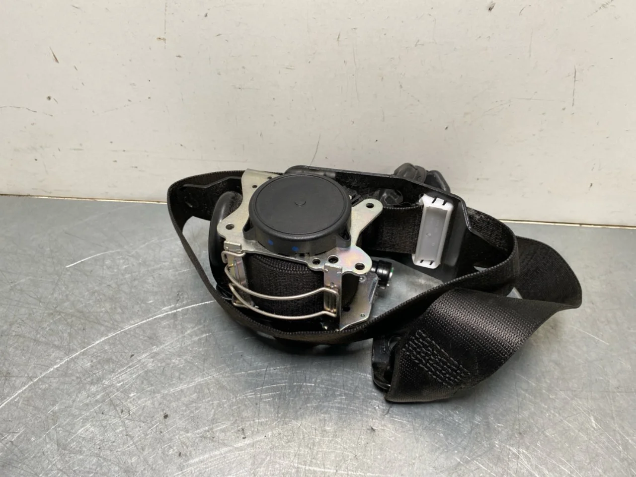 BMW I3 I01 2013-22 Biztonsági öv, első, bal nézet 2