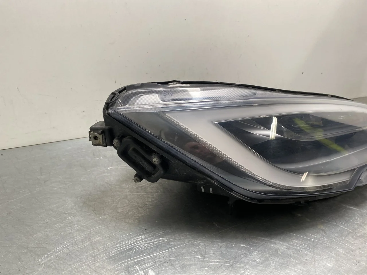Tesla MODEL S 2013- Right headlight view 3