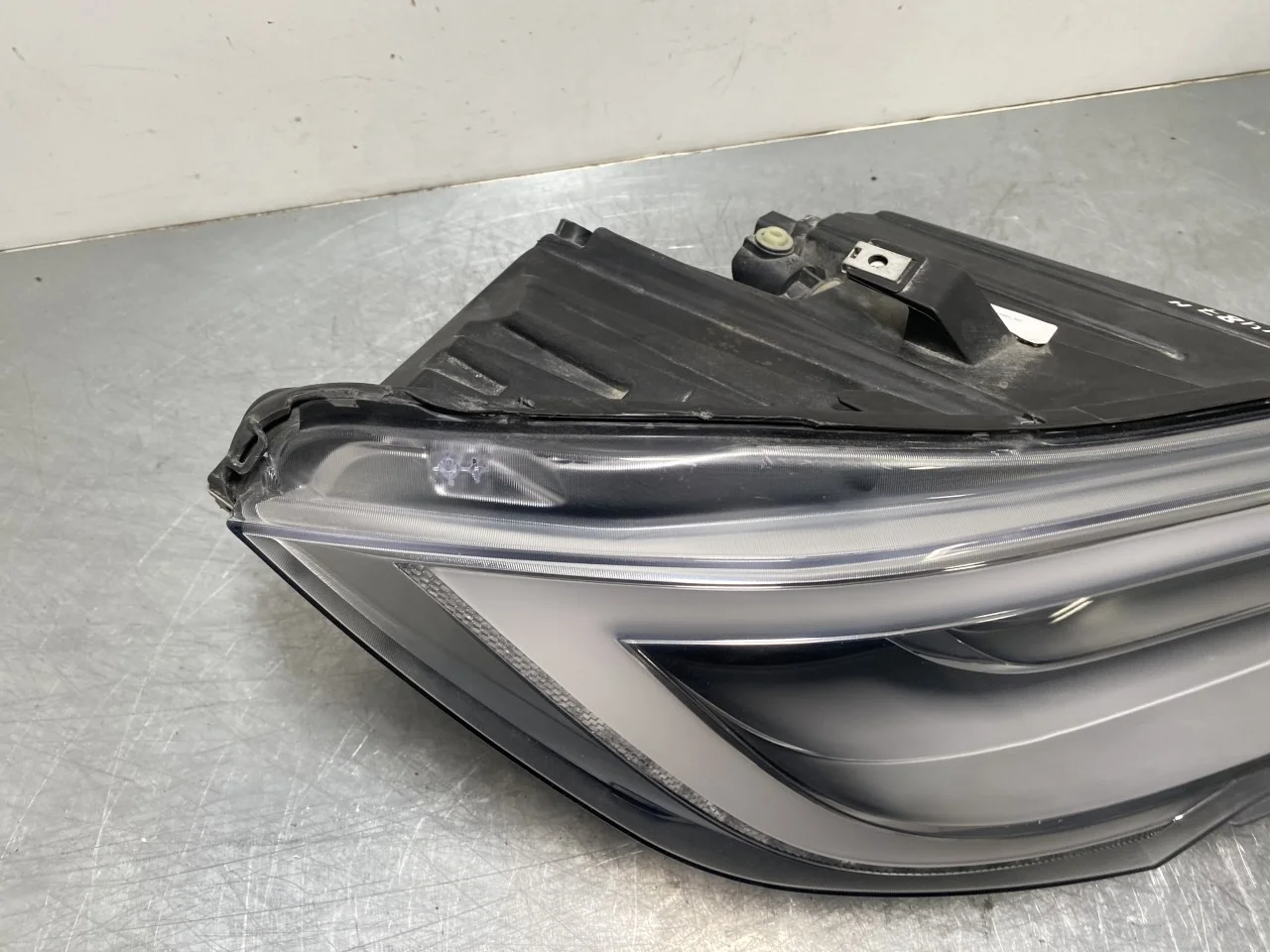 Tesla MODEL S 2013- Right headlight view 4