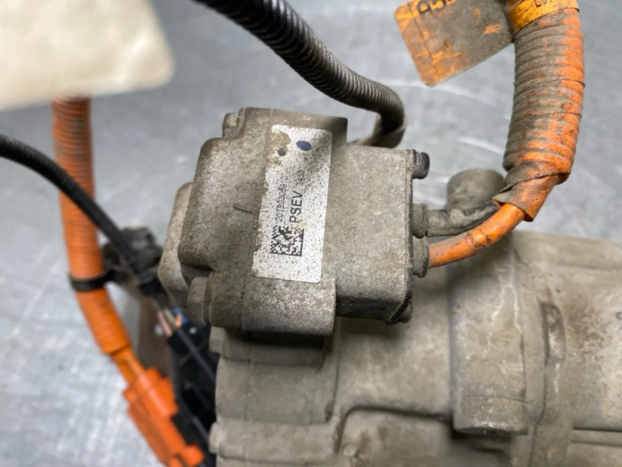 Kia SOUL 2009- A/C compressor view 3