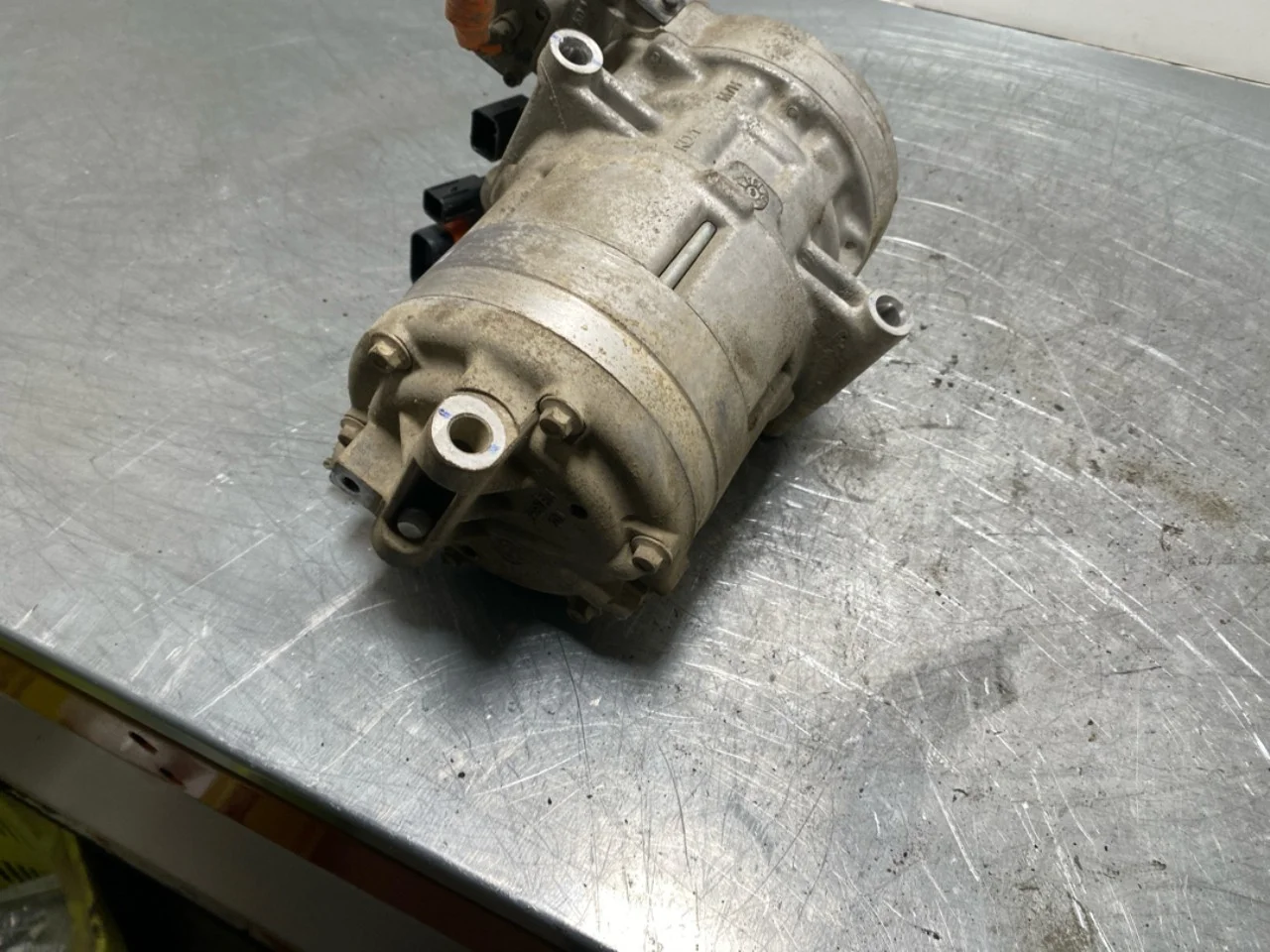 Kia SOUL 2009- A/C compressor view 4