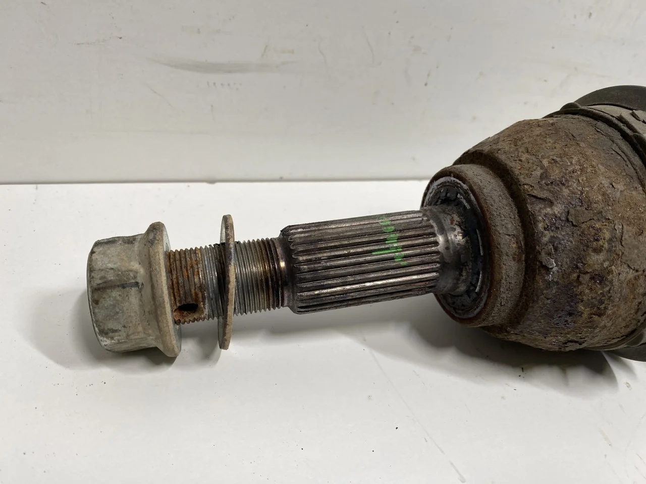 Nissan LEAF 2011-17 Front left driveshaft view 2